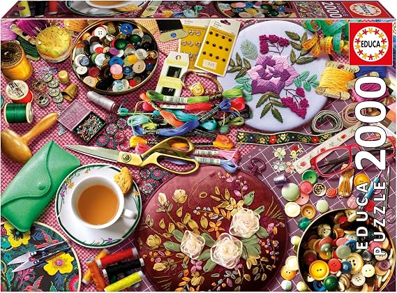 Educa - Yetişkinler için 2000 Parça Yapboz | Dikiş Masası Yapıştırıcı Yapboz İçerir. Ölçüler: 96 x 68 cm. 14 yaşından itibaren (20263)
